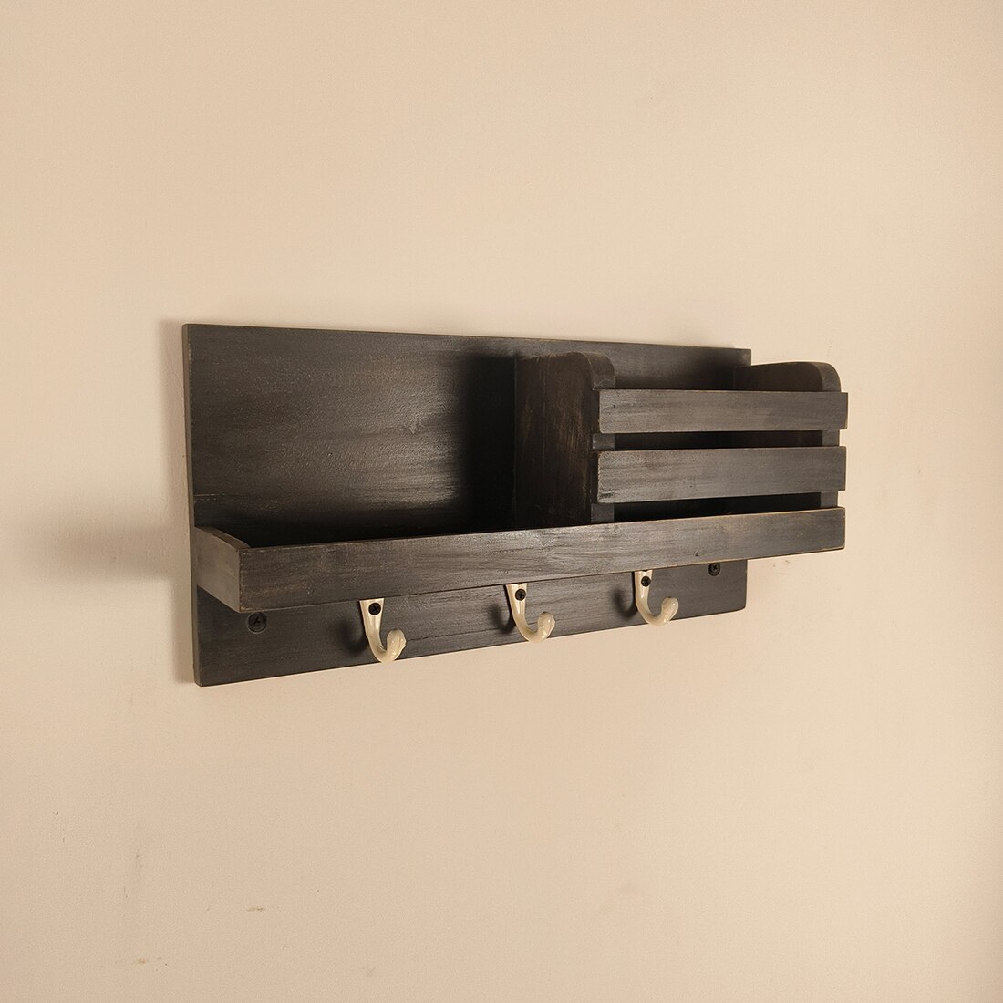 Richmond Wooden Wall Shelf Organiser With Key Holders