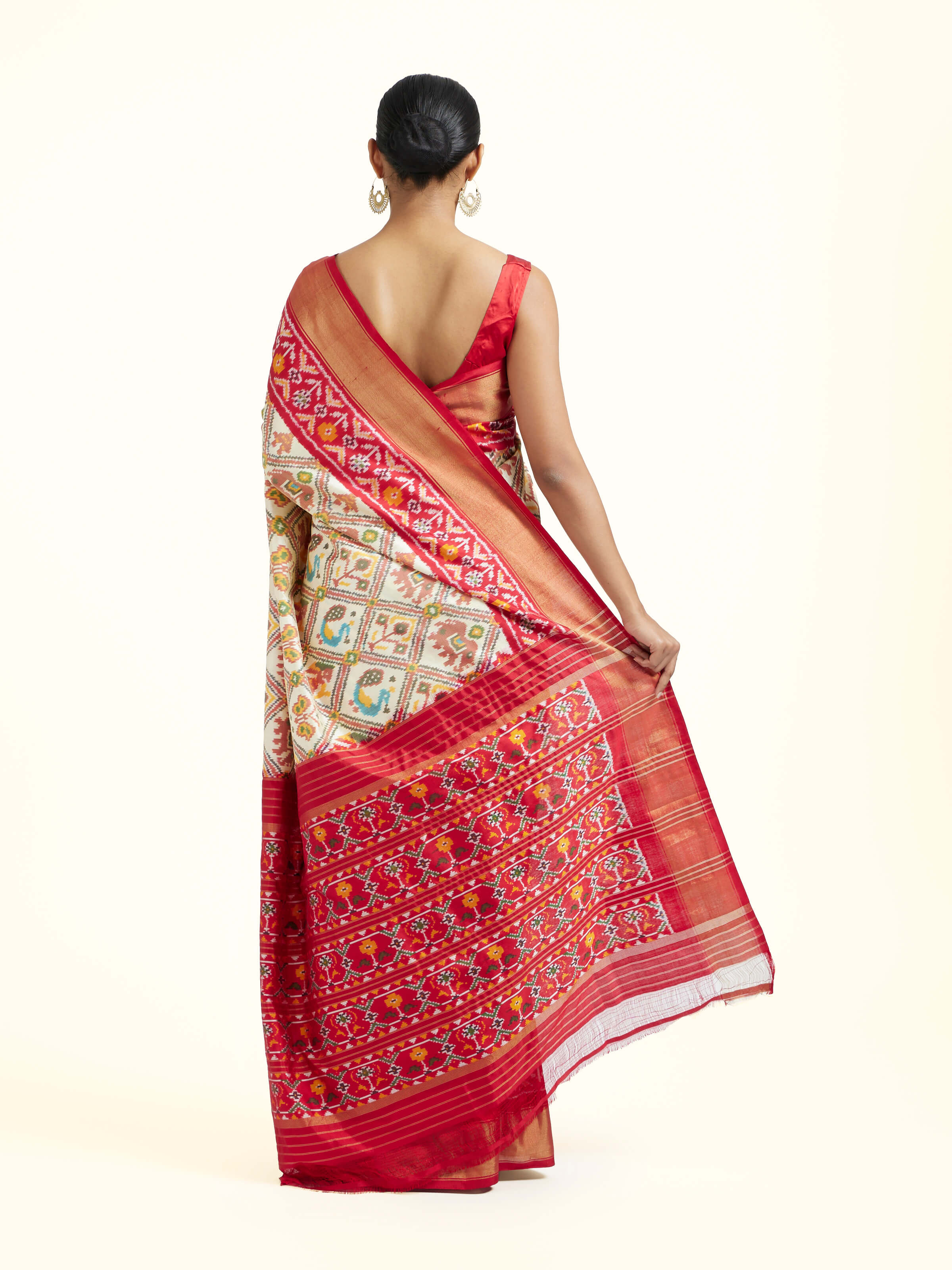 Off White Mulberry Silk Pochampally Weft Ikat Saree