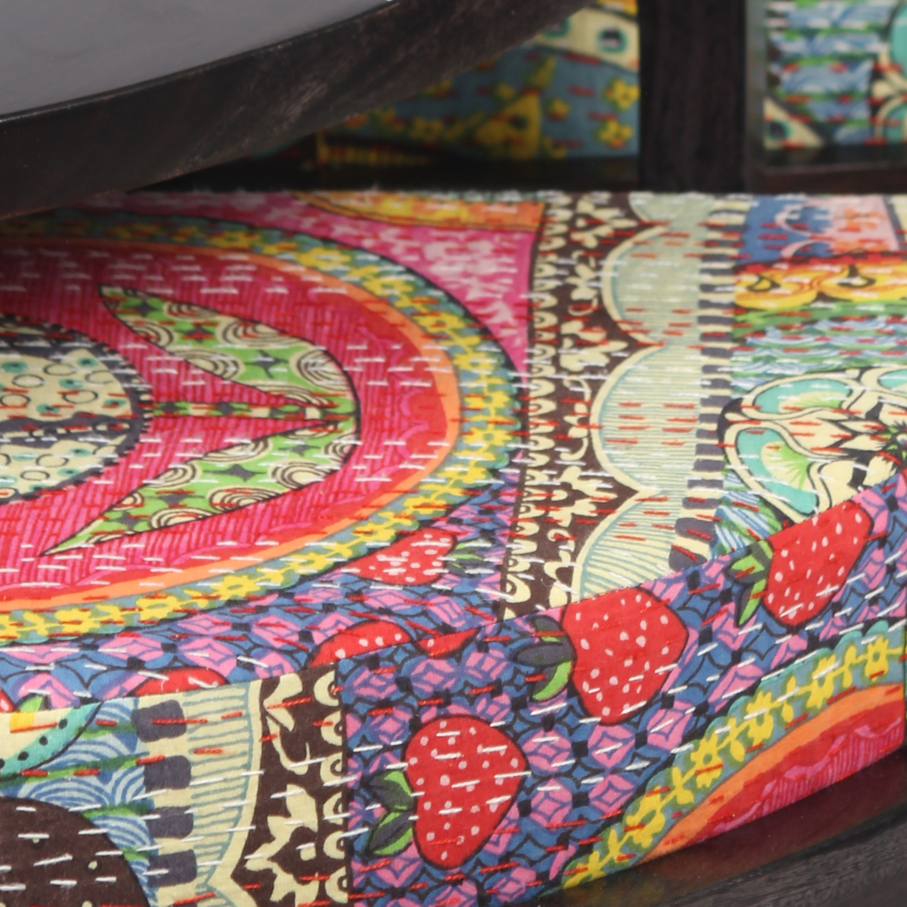 Nashville Sheesham Wood Coffee Table With 4 Stools Set In Mahogany Finish