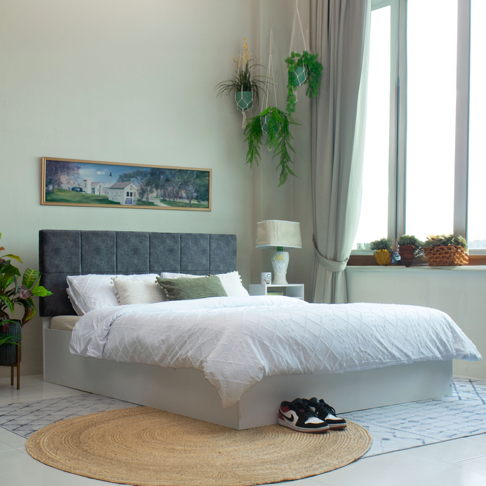 Prana Bed With Premium Leatherette Fabric And Hydraulic Storage - Queen Bed