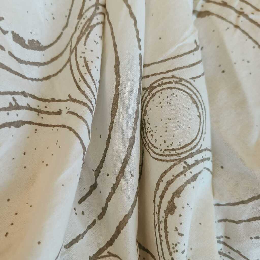 Off White Color Floral 400 TC Cotton Fitted Super King Bed Size Bedsheet With 2 Pilllow Covers  Threads