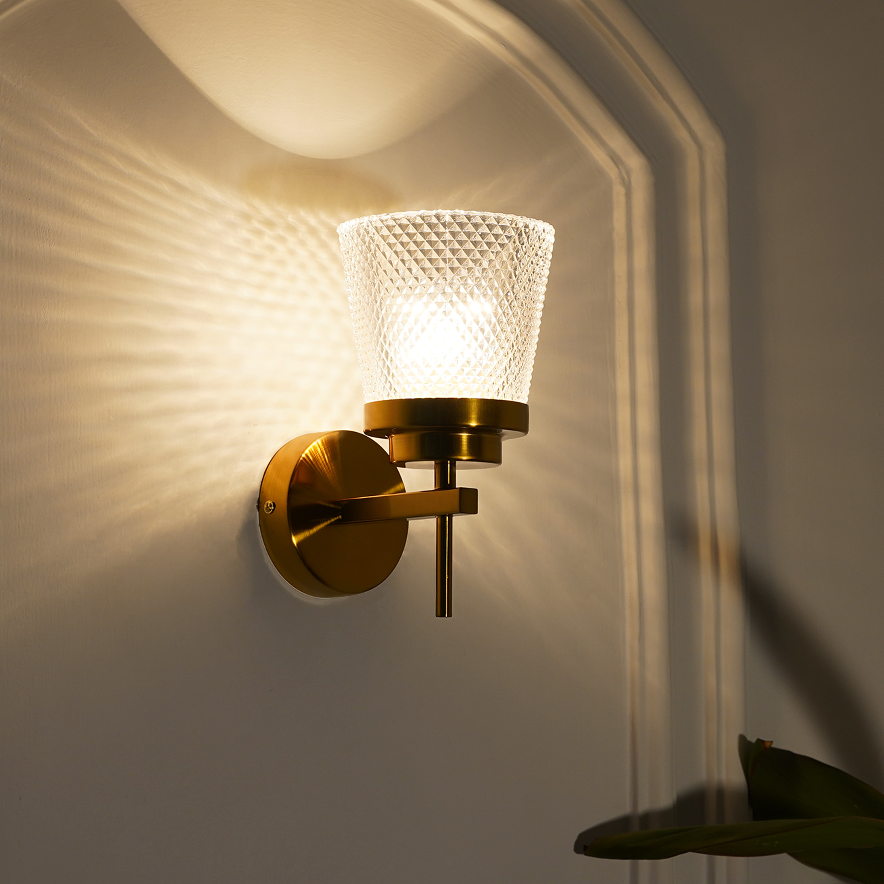 Meirit Single Arm Glass and Metal Wall Light