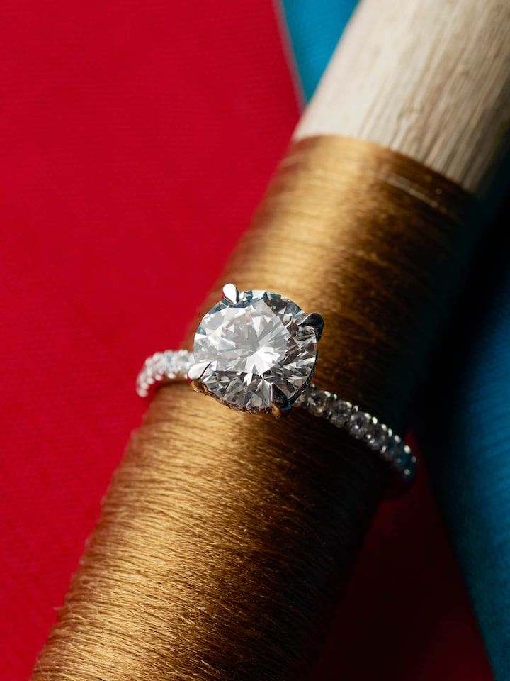 detail view of open setting 14 karat gold ring band