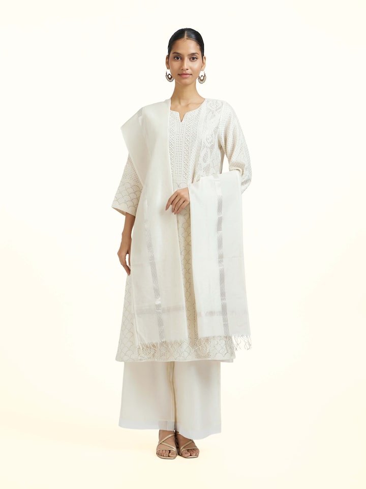 Front view of the Off-white Cotton Silk Handloom Zari Dupatta