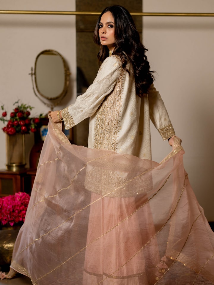 Back view of the Blush Pink Silk Leheriya Embroidered Organza Dupatta