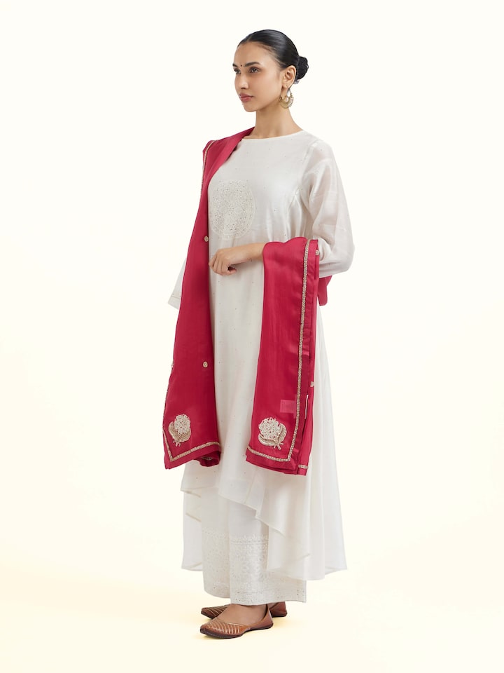 Side view of Berry Banarasi Handloom Dupatta highlighting the detailed craftsmanship and elegant silhouette