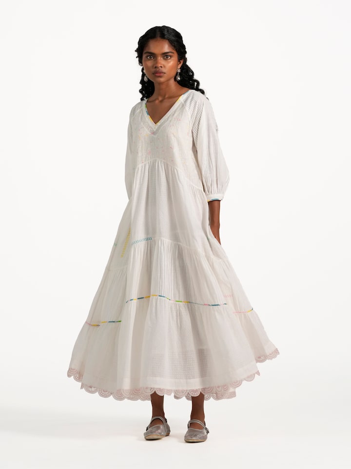 Angled view of the Off-white Cotton Silk Handloom Dress