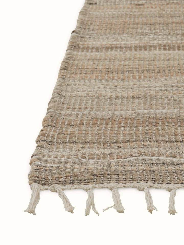 Detailed view of the texture on Grass pattern Agra wool & viscose hand-knotted rug
