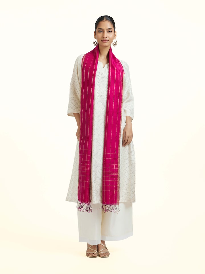 Front view of the Pink Cotton Silk Maheshwari Handloom Dupatta