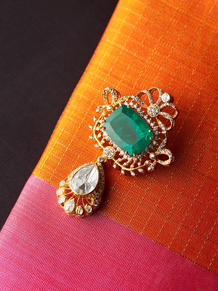 detail view of silver smithing yellow gold brooch pin design