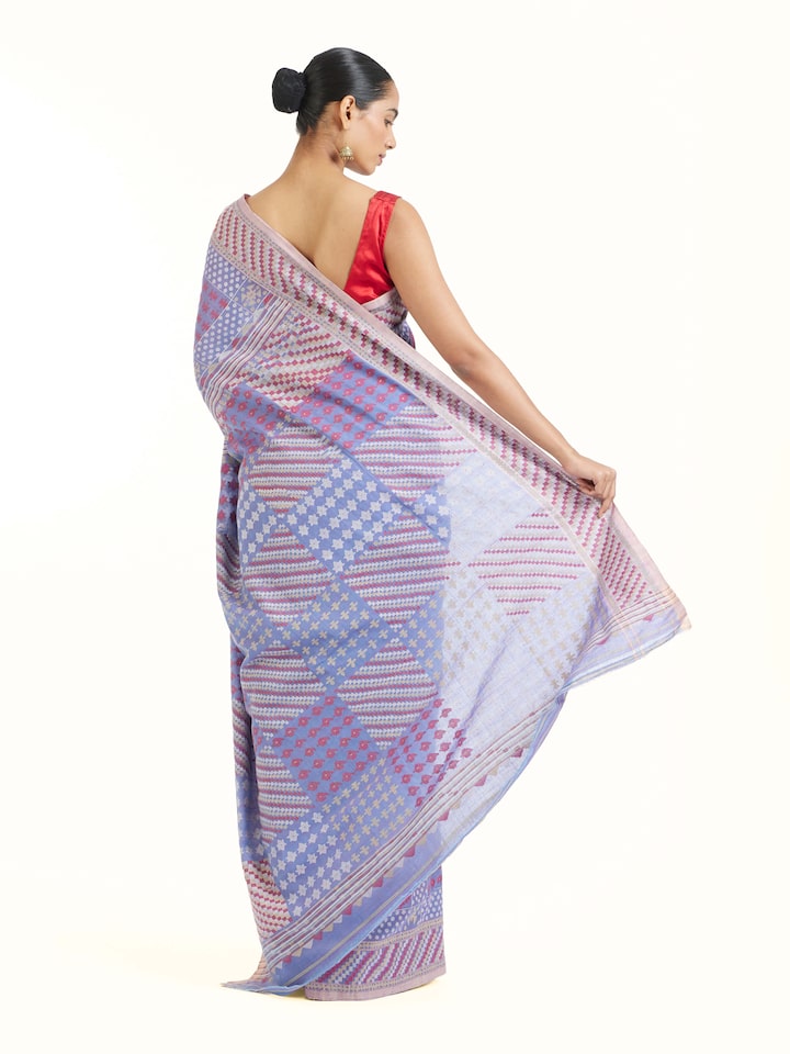 Back view of beige cotton Bengal Jamdani saree with elegant pallu design