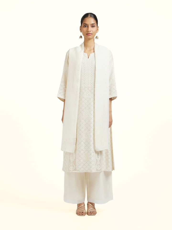 Front view of the Off-white Cotton Silk Chikankari Stole