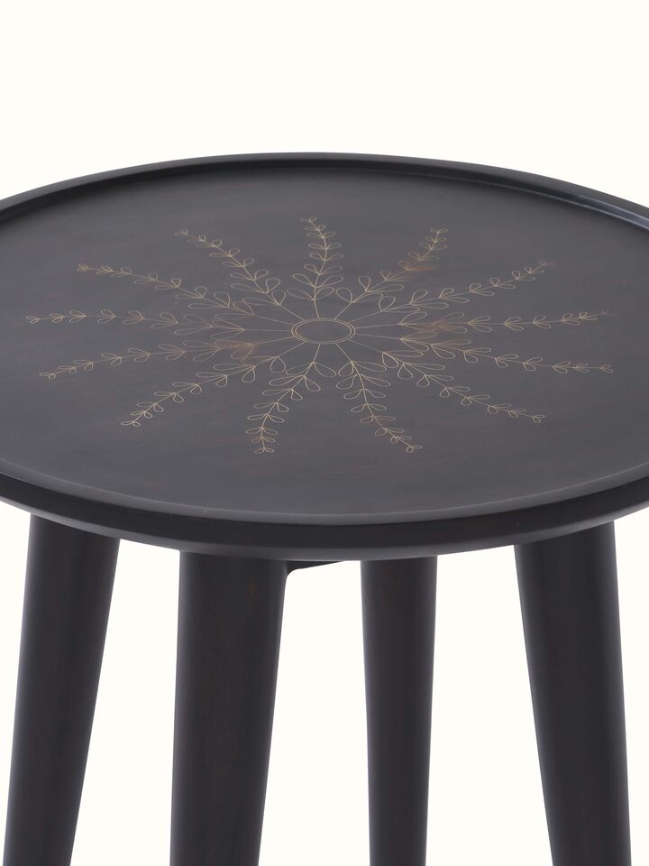 Side view of the Sheesham wood and brass Tarkashi end table, highlighting its sturdy structure and elegant design.