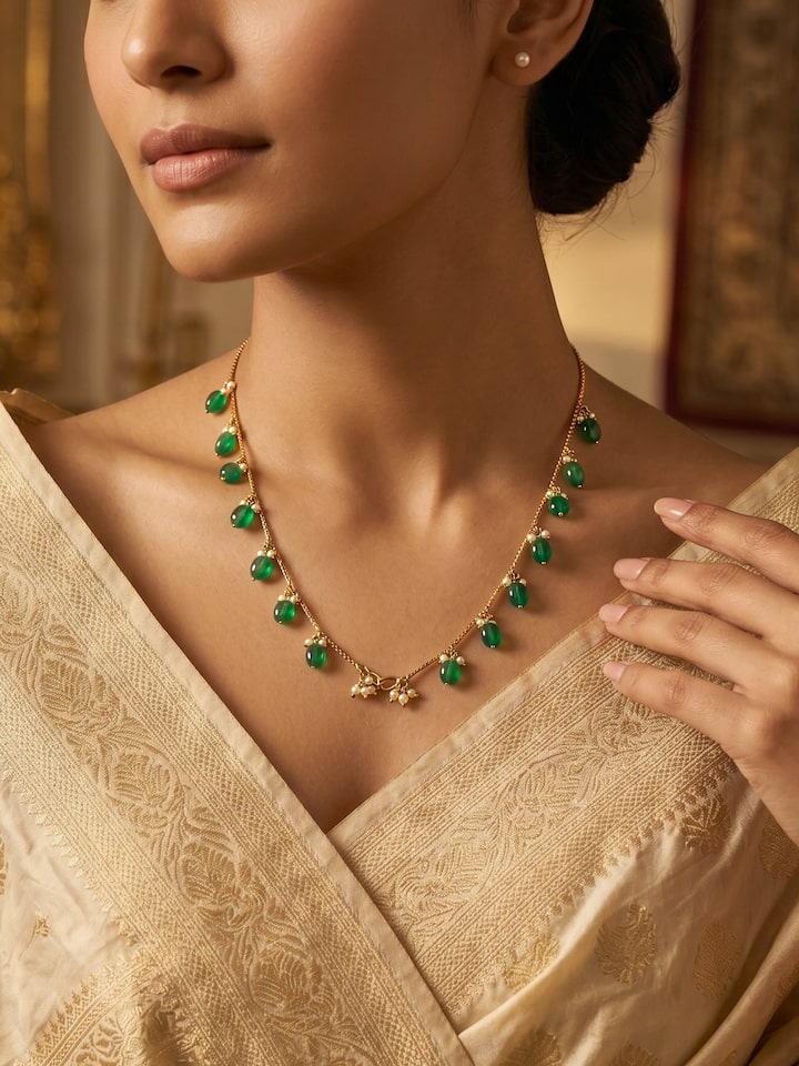 Golf Smithing Pearl Emerald 18 Karat Gold Chain