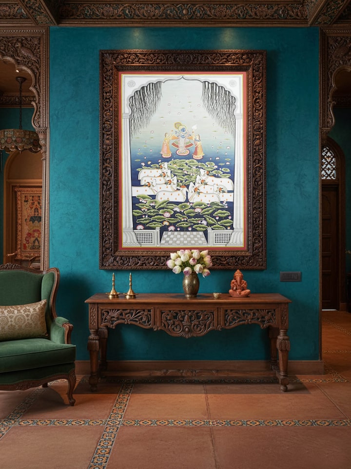 Side view of the Jal-kamal Shrinathji Pichwai Painting