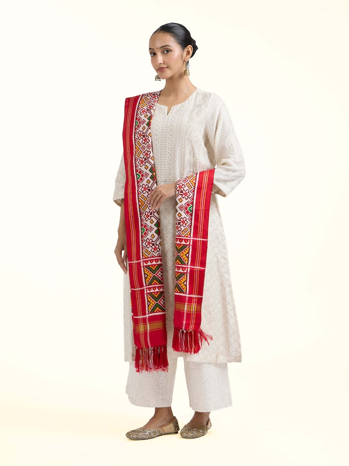 Side view of pink ikat Patan Patola handwoven dupatta showcasing rich weave