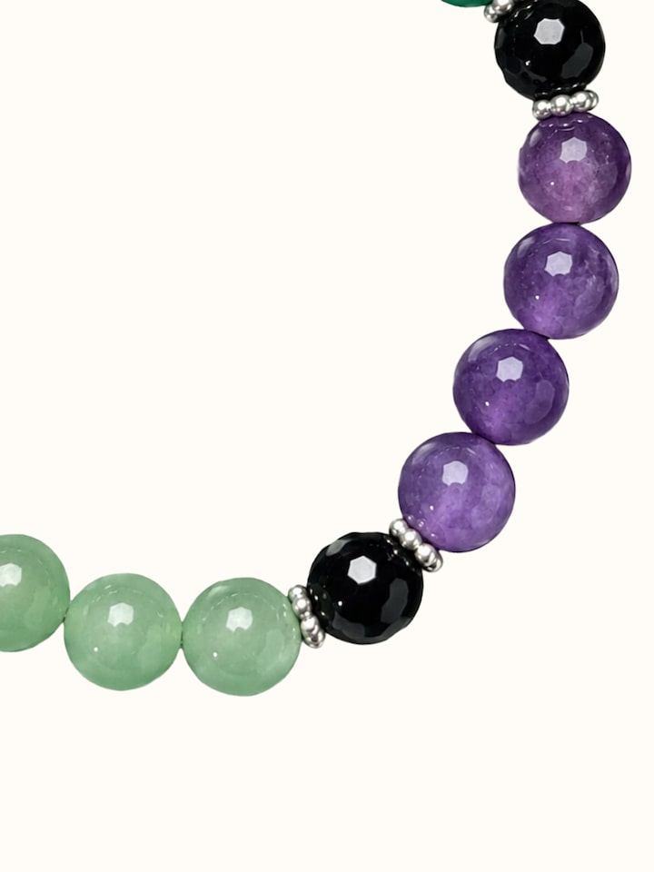 Detail view of Gemstone Garnet, Black Onyx, Amethyst & Green Onyx Silver Bracelet highlighting the stone setting and metalwork detail