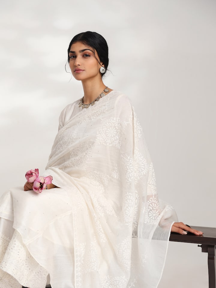 Close view of thread embroidery on cotton silk dupatta