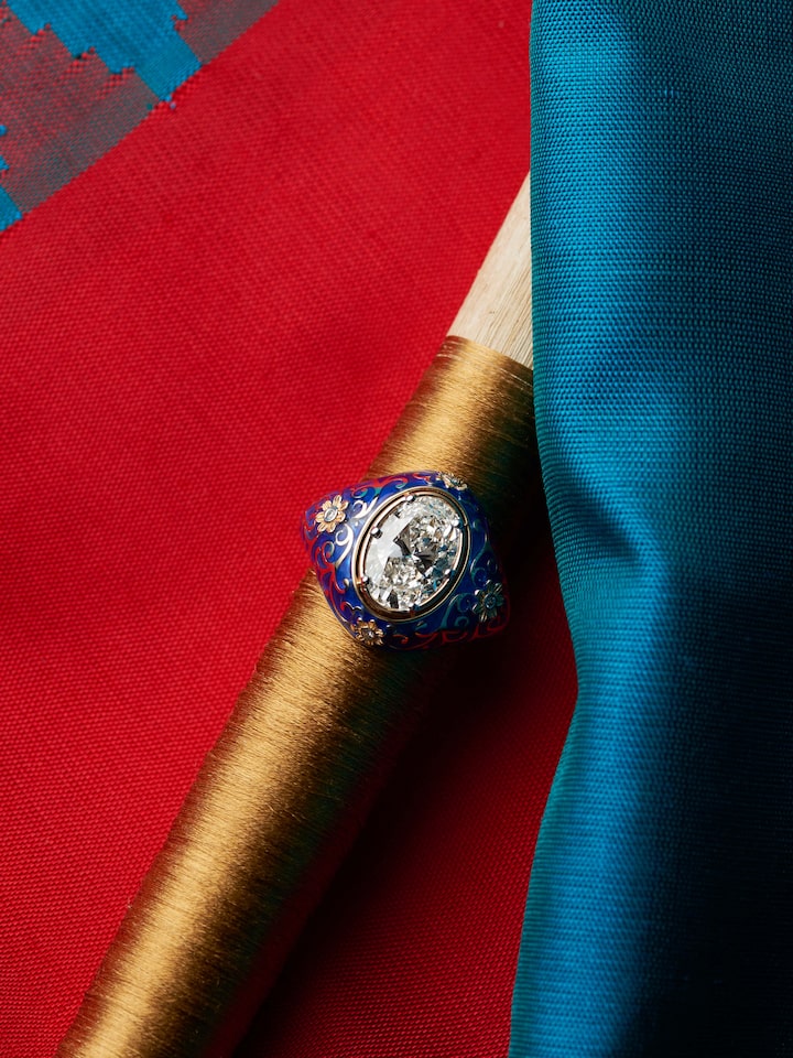 lifestyle view of open setting 14 karat gold ring