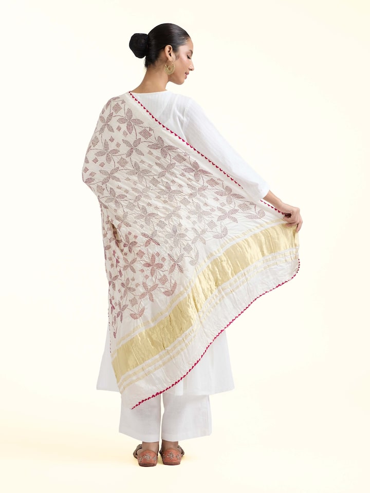 back view of off-white bandhani tie & dye dupatta