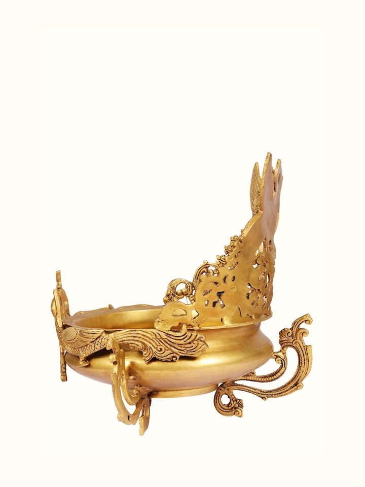 Side view of Aakriti Brass Urli