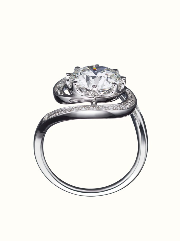 back view of open setting 14 karat gold ring