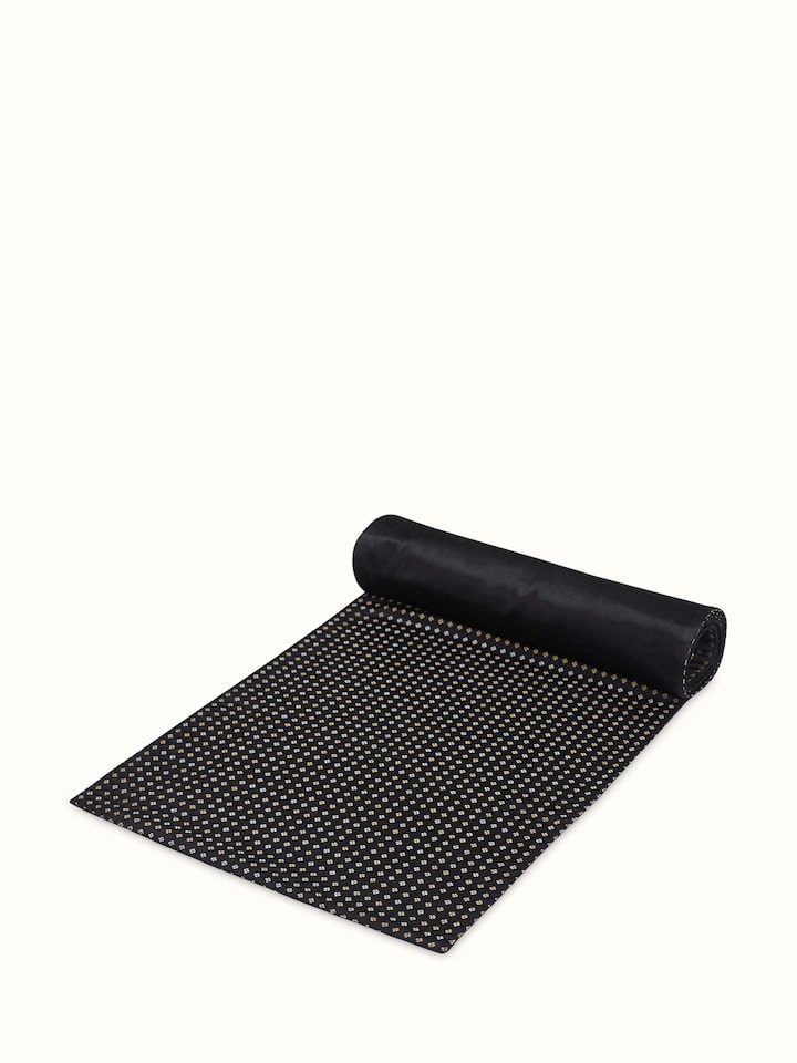 Alternate view capturing regal pattern and luxurious shine of Banarasi table runner.