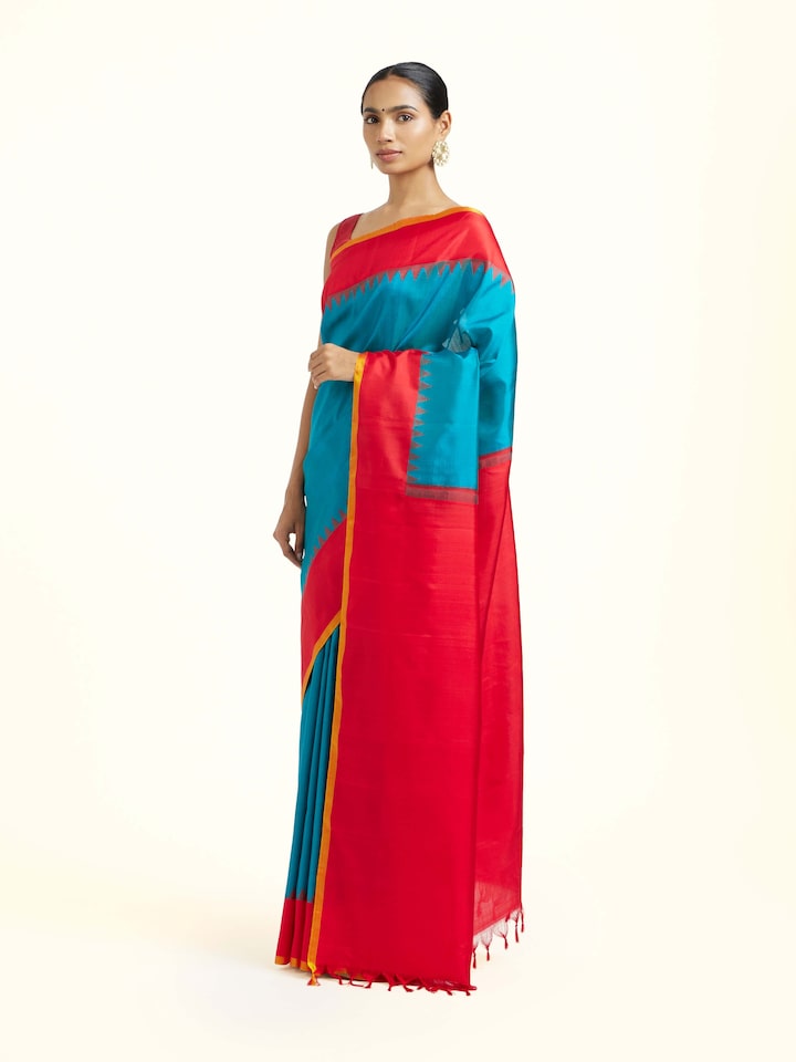 Side view of the Blue Mulberry Silk Gadwal Handloom Zari Saree