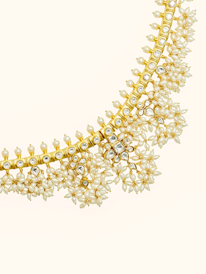 Detailed side view of the Guttapusalu Silver Choker