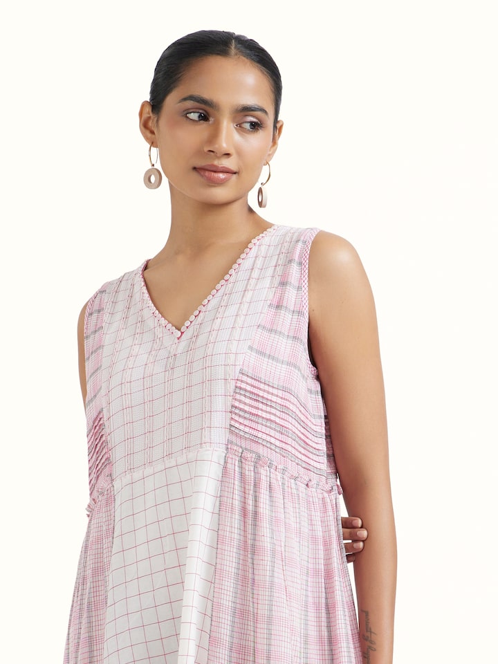 Angled view of Off white Bengal Handloom Dress revealing the depth of its color and intricate pattern