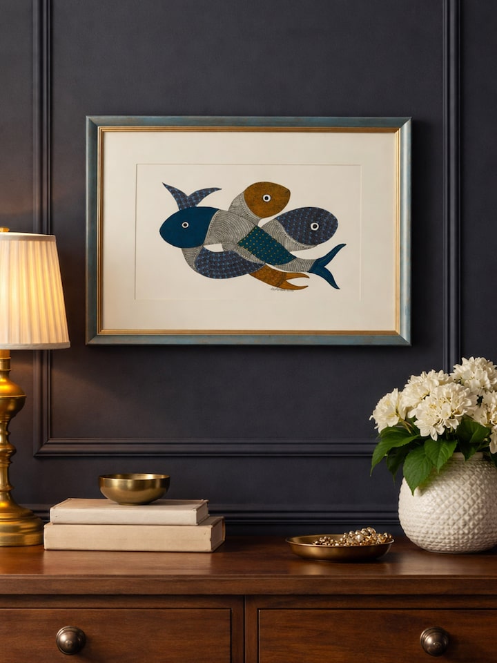 Left-side view of the Three Fishes Gond Art