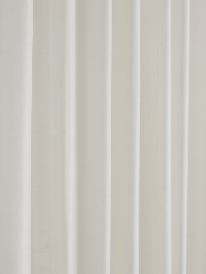 Close-up of wide stripe texture on handloom Maheshwari curtain in ivory tone.