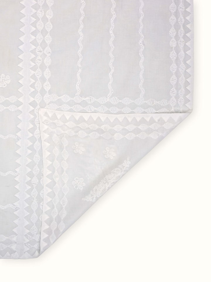 Back view showing the neat finishing and quality of the table cover