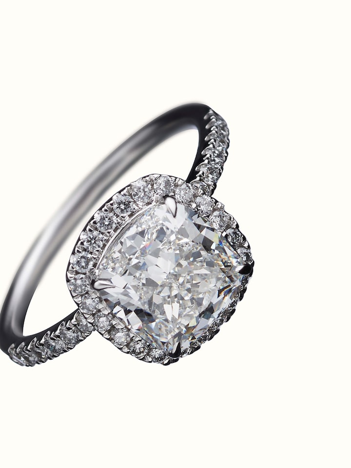angled view of open setting 14 karat gold ring