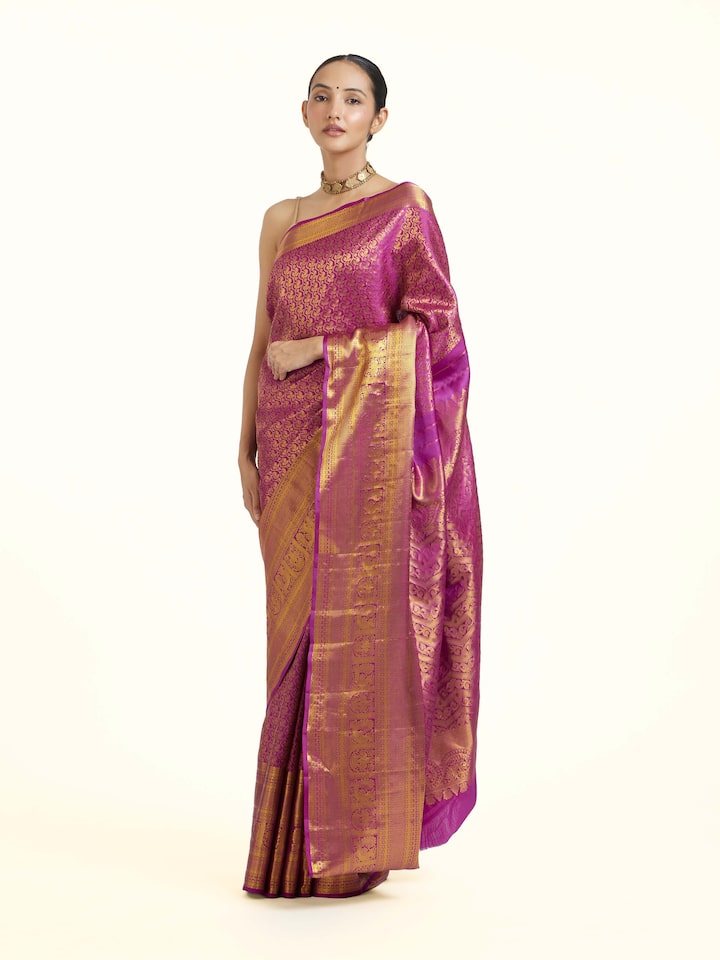 Side view of the Majenta Silk Handloom Zari Saree