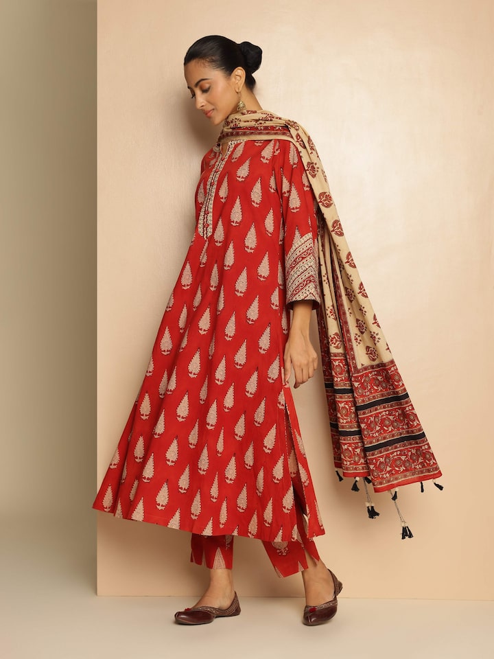 Side profile shot capturing the natural drape and lightweight comfort.