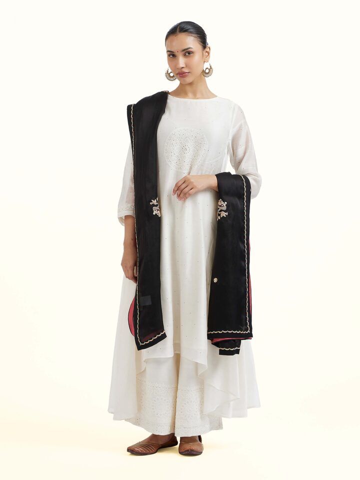 Front view of Black Banarasi Handloom Dupatta showcasing its traditional craftsmanship and design