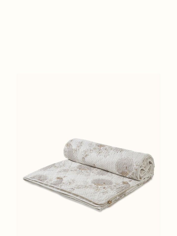 Detailed design of Shivranjini beige floral cotton Sanganeri block printed double quilt