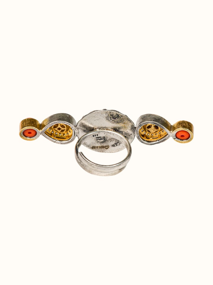 Close-up of the Dank Polki Silver Ring craftsmanship