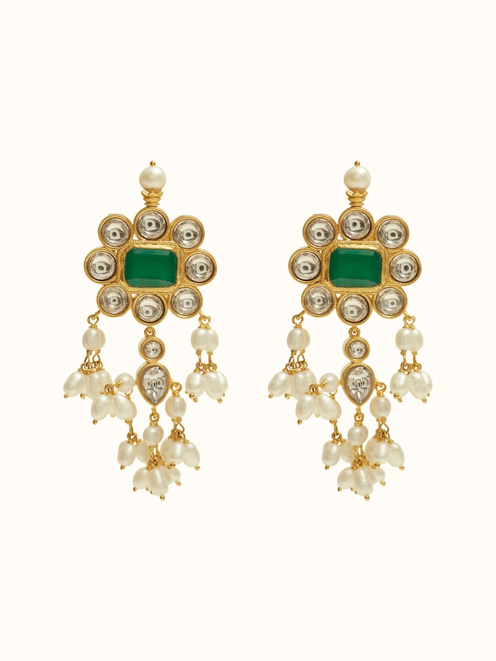 Front view of guttapusalu silver drop earrings