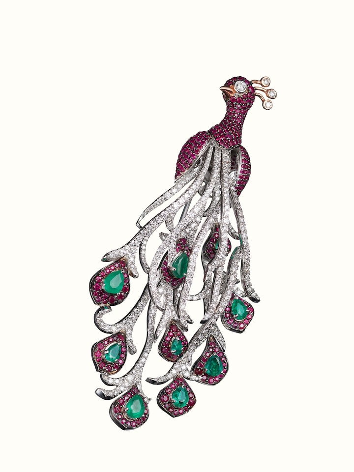 Angled view of the Open Setting Gold Brooch Pin