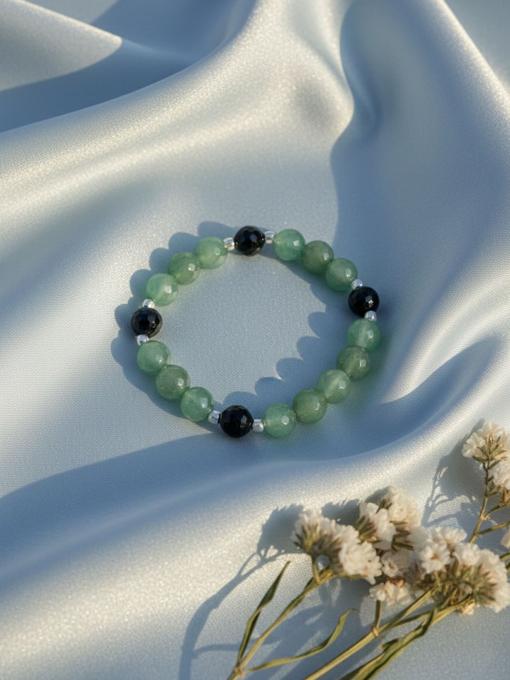 Close-up of the Gemstone Black Onyx & Green Aventurine Silver Bracelet