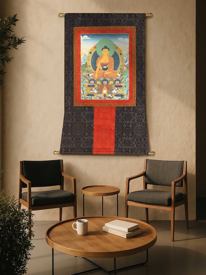 Front view of the Buddha Shakyamuni Thangka Painting