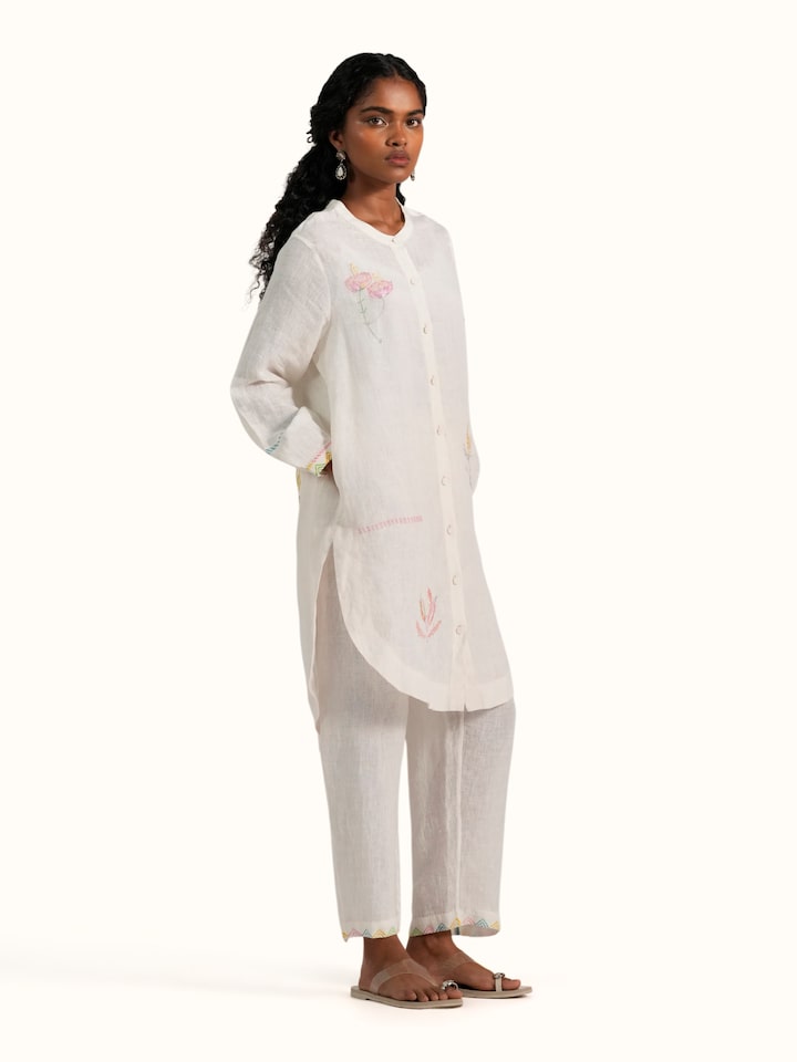 Side view of the Off-white Linen Handloom Co-Ord Set