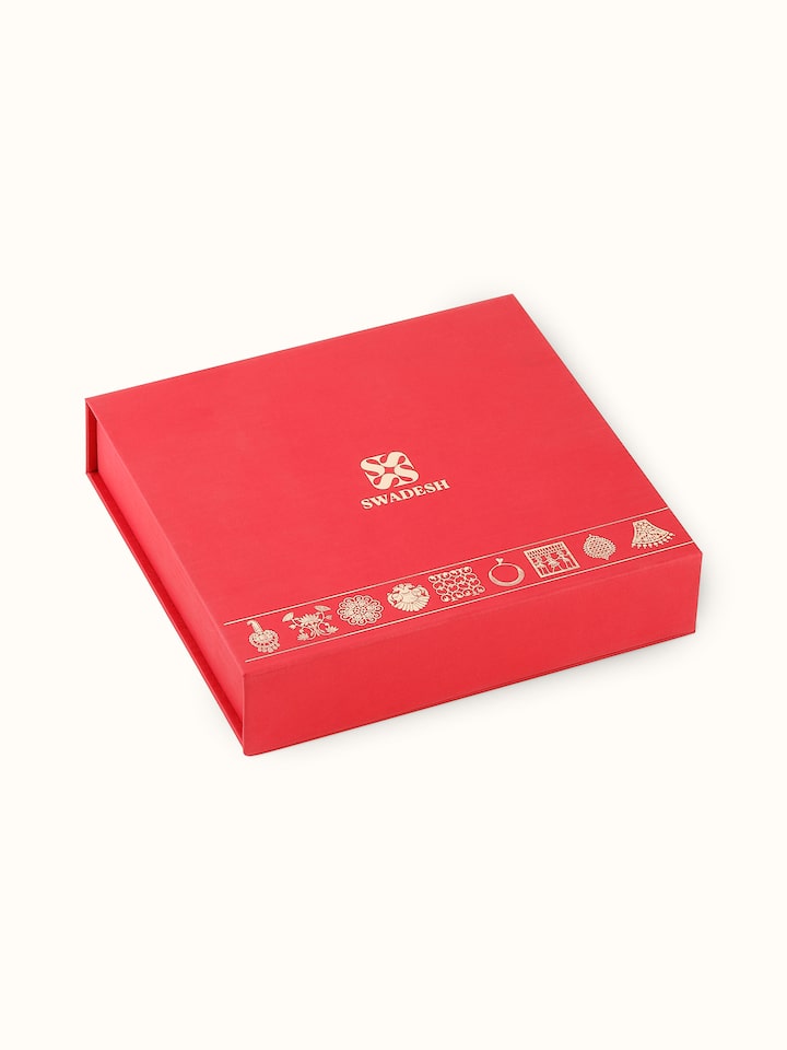 Front view of Silver Smithing Silver Mens Gift Box showing the complete piece and design