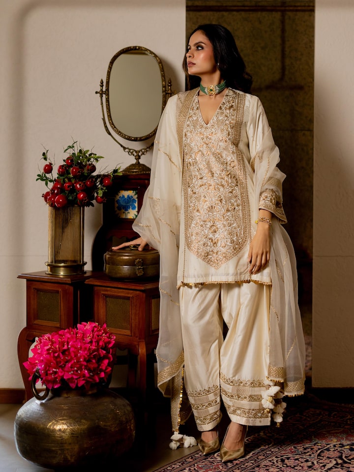 Side view of the Off-white Silk Long Yoke Hand Embroidered Kurta Set (2 Pcs)