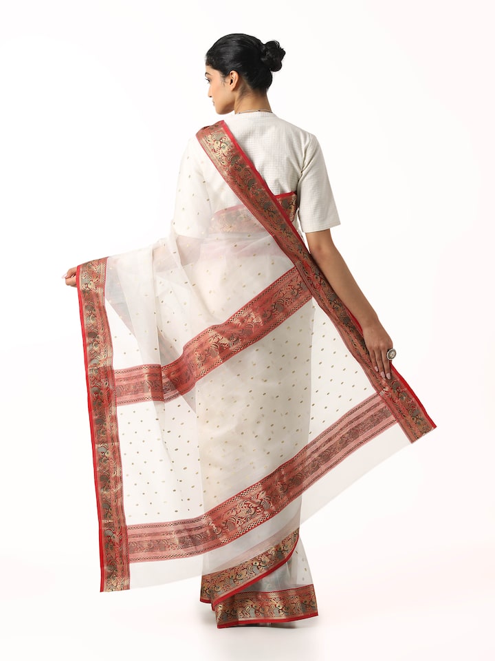 Back view of white cotton silk Chanderi saree displaying pallu design