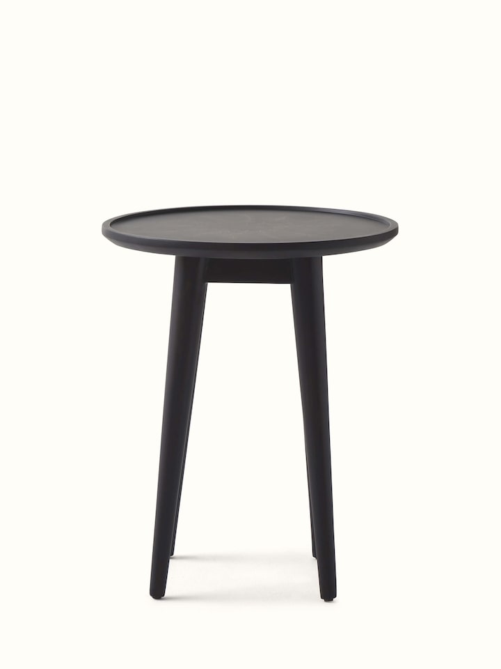Angled view of the Sheesham wood and brass Tarkashi end table, focusing on the brass inlay patterns.