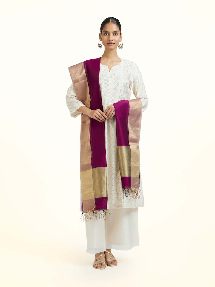 Front view of the Pink Cotton Silk Maheshwari Handloom Dupatta