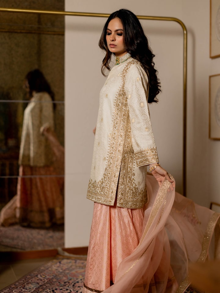 Side view of the Blush Pink Silk Leheriya Embroidered Organza Dupatta